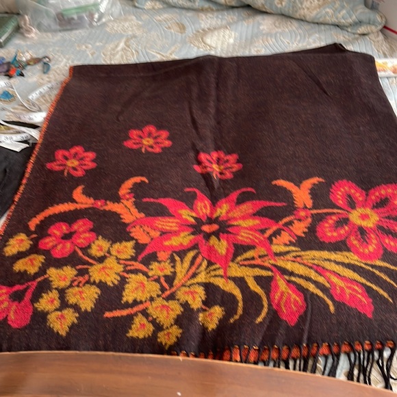 New never used brown floral cape stunning I bought it but not my colors - Picture 3 of 9